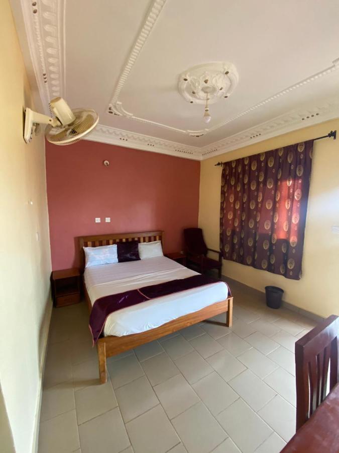 Britannia Hotel Cmr Яунде Екстер'єр фото